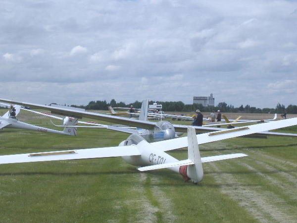 Cudworth Airport Flightline at June 2007 Western Canada Soaring Competition [Saskatoon Soaring Club] 